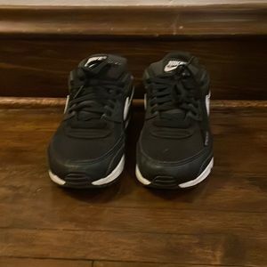 black nike air maxes